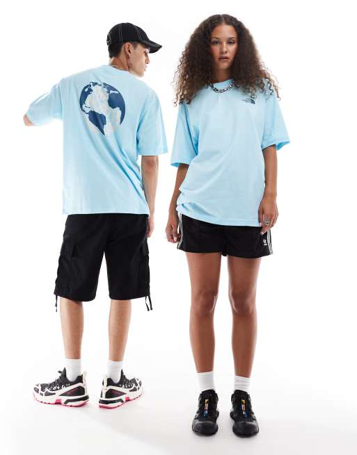 The North Face – Ljusblå t-shirt i oversize med globtryck baktill, 2 av 4
