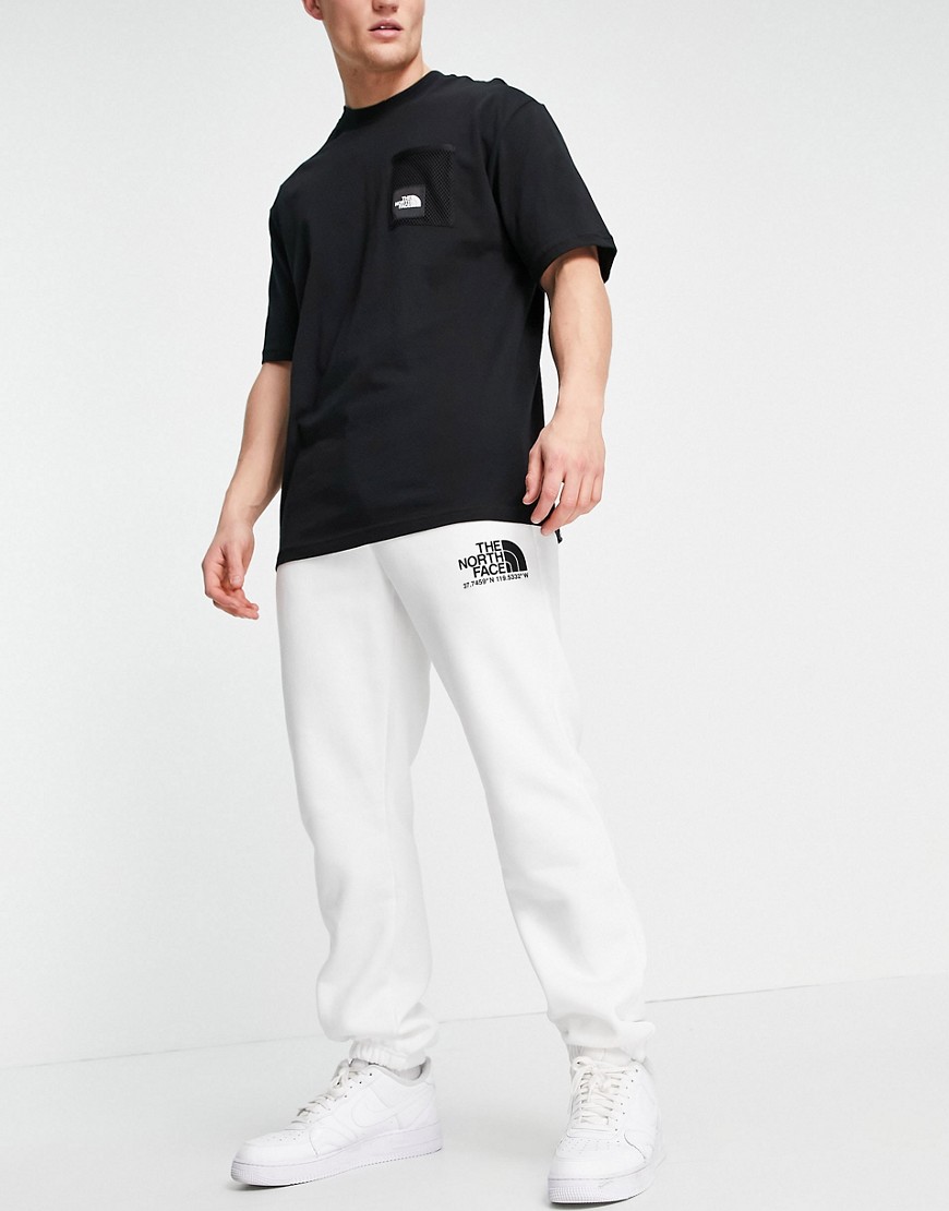 The North Face Logo sweatpants in white