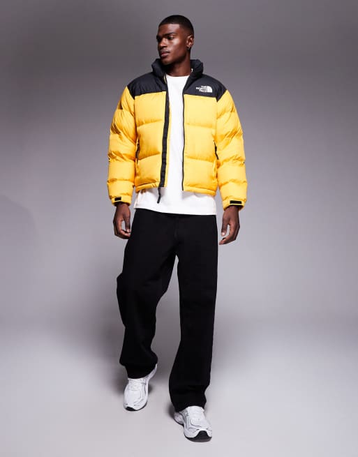 The North Face - M 1996 Retro Nuptse - Jack in geel en zwart, 2 van 5