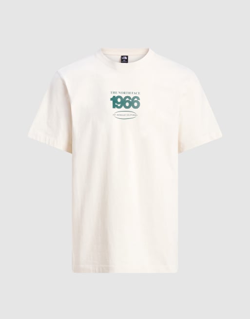 The North Face M track relaxed ss tee in white dune/evergreen, 3 of 4