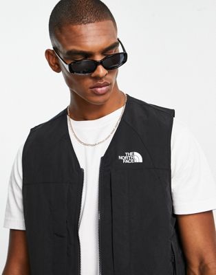 The North Face Mountain 2000 vest in black
