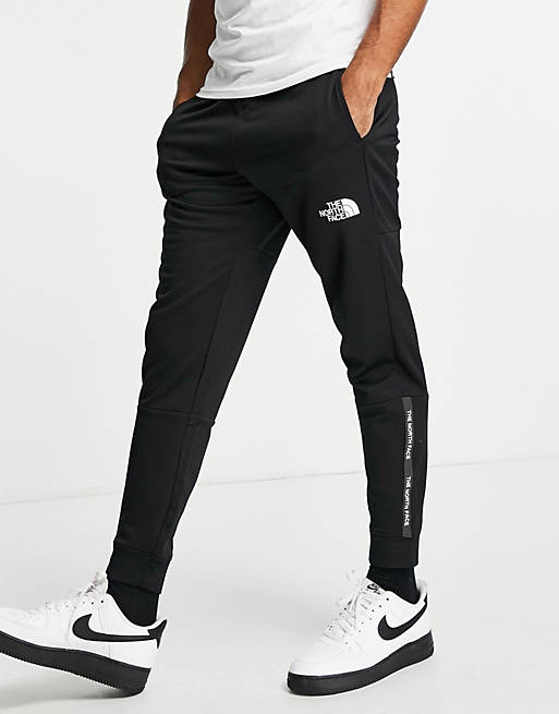 Men The North Face Mountain Athletic jogger in black 