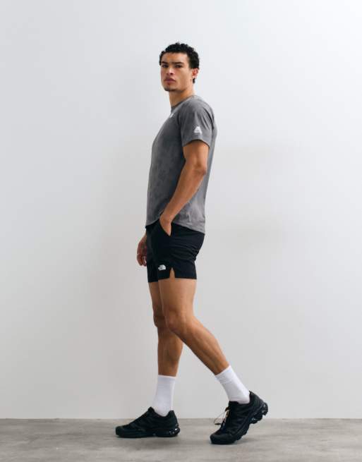 The North Face Mountain Athletics 2.0 T-Shirt in Grau, 5 von 5