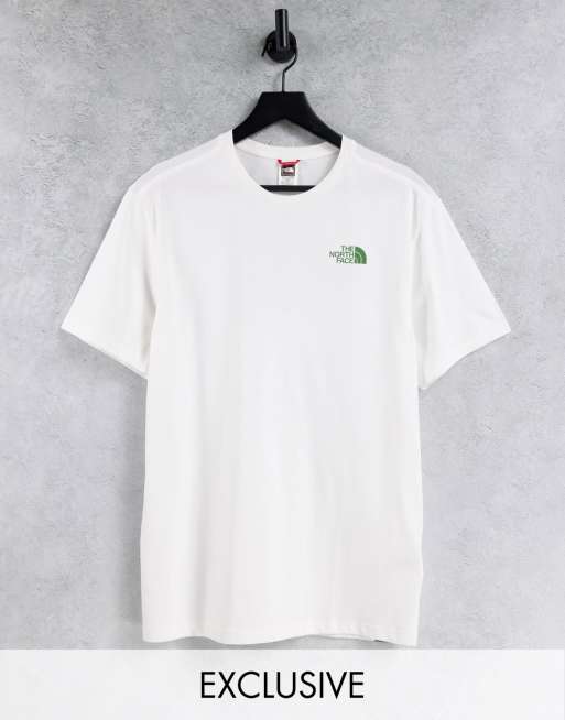 The North Face Mountain Outline t-shirt in white Exclusive at ASOS, ASOS