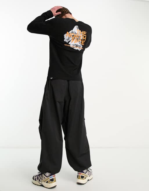The North Face – Mountain Shadow – Langärmliges Shirt in Schwarz mit Rückenprint, exklusiv bei ASOS
