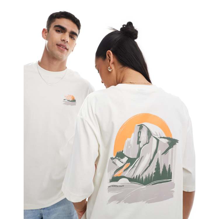 【THE NORTH FACE】Mountain View backprint oversized t-shirt The North Face Mountain View backprint oversized t-shirt in