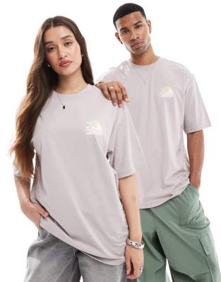 The North Face – Mountain View – Oversize-T-Shirt in Hellgrau mit Rückenprint, exklusiv bei ASOS - view 1