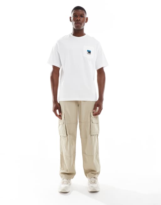 The North Face – Mountain – Vit t-shirt med logga på bröstfickan, 2 av 5