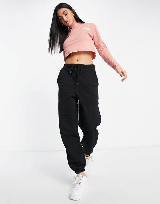 https://images.asos-media.com/products/the-north-face-nekku-long-sleeve-t-shirt-in-pink-exclusive-at-asos/201799246-4?$n_550w$&wid=550&fit=constrain