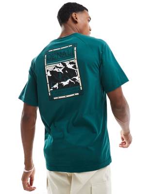 'North Faces' Tee in green