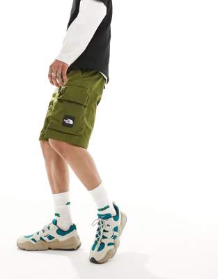 The North Face The North Face NSE belted cargo shorts in olive-Green