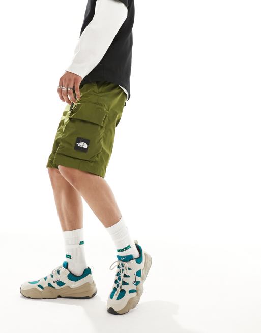The North Face - NSE - Cargoshort met riem in olijfgroen