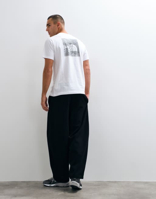 The North Face NSE Celebration grafisk t-shirt i vitt, 3 av 5