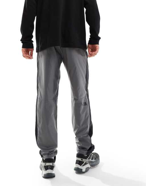 The North Face - NSE - Pantaloni antivento grigi e neri, 2 di 5