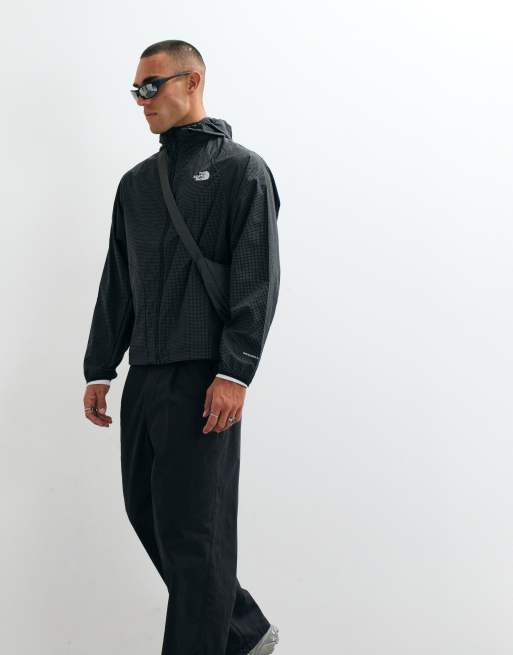 The North Face NSE windjack in zwart, 2 van 5