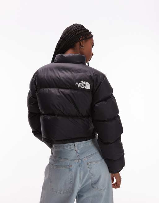 The North Face – Nuptse – Kurz geschnittene Daunen-Pufferjacke in Schwarz, 4 von 4