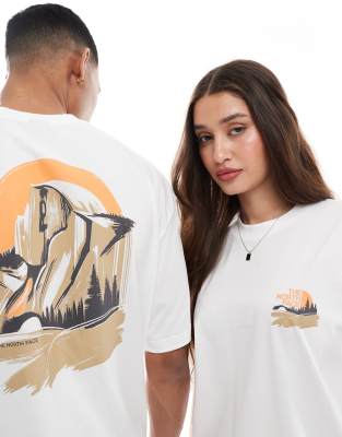 The North Face - Oversize-T-Shirt in Weiß mit Berg-Rückenprint, exklusiv bei ASOS