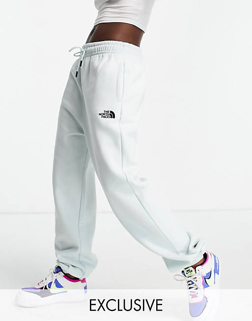 The North Face oversized essential sweatpants in lilac - Exclusive to ASOS