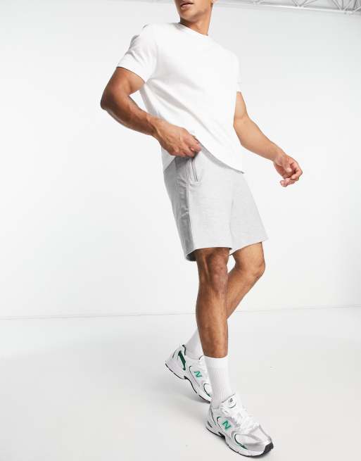 The North Face - Pantaloncini tecnici grigio chiaro - In esclusiva per ASOS, 2 di 4