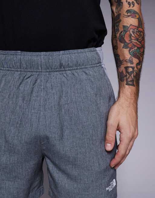 The North Face - Pantalones cortos de 5" grises con logo 24/7, 3 de 5