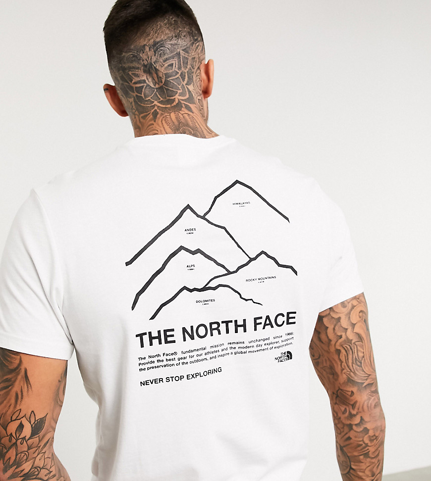 The North Face - Peaks - T-shirt in wit, exclusief bij ASOS