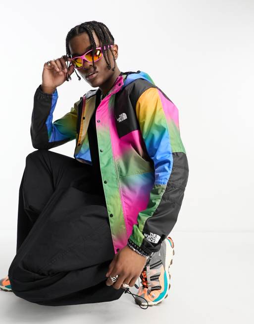 The North Face - Pride 1985 - Seasonal Mountain - Jack in regenboogprint met kleurverloop