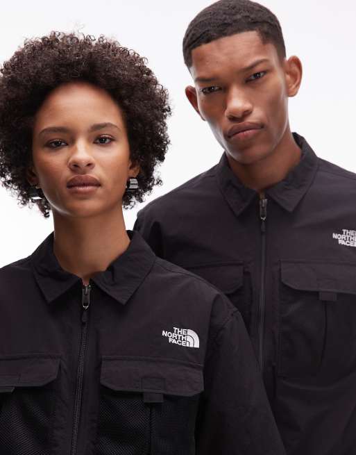 The North Face Rager unisex zip pocket short sleeve shirt in black, 3 of 4