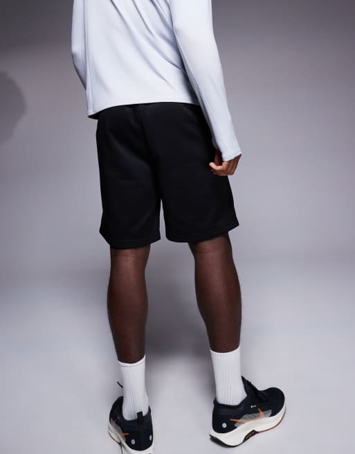 The North Face Reaxion logo fleece shorts in black, 4 of 5