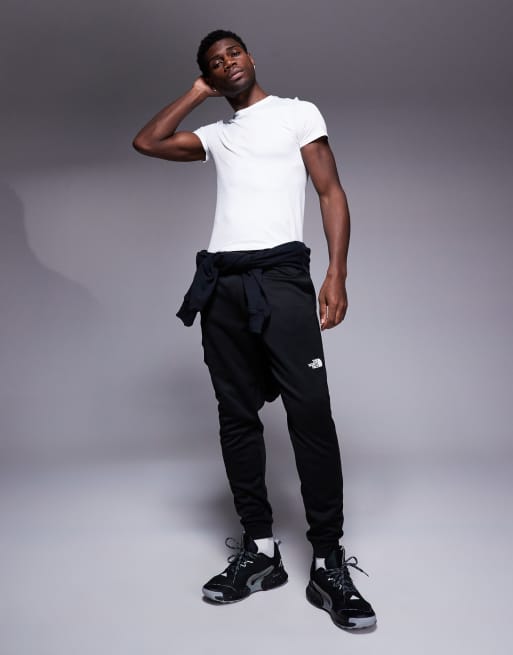 The North Face Reaxion logo joggers in black, 5 of 5