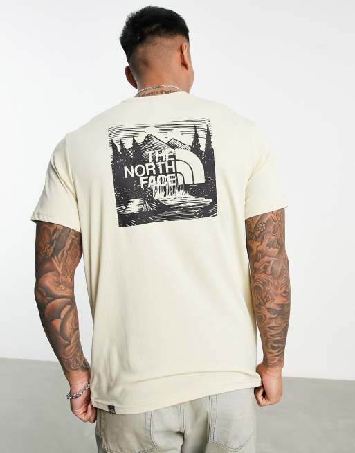 The North Face – Red Box Celebration – Beige t-shirt | ASOS