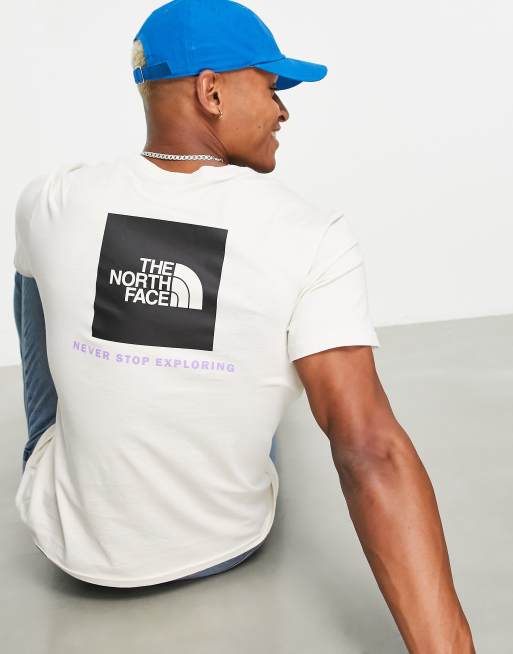 The North Face – Red Box – T-Shirt in Wollweiß mit Rückenprint, exklusiv bei ASOS