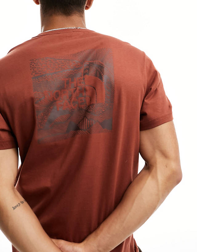 The North Face - redbox celebration back print t-shirt in brown