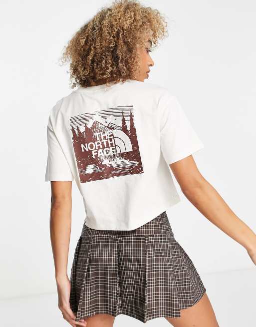 The North Face - Redbox Celebration - Cropped T-shirt met print op de achterkant in crème, exclusief bij ASOS