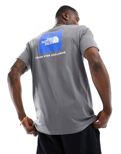 The North Face – Redbox – T-Shirt in Grau mit Print hinten