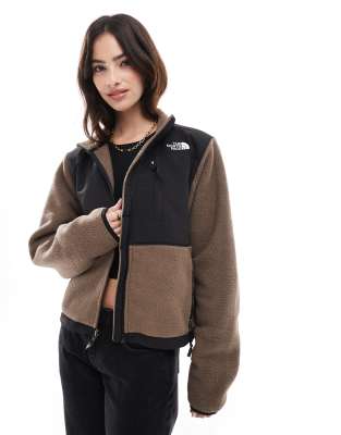 The North Face Retro Denali heavyweight polar fleece jacket in dark brown φωτογραφία