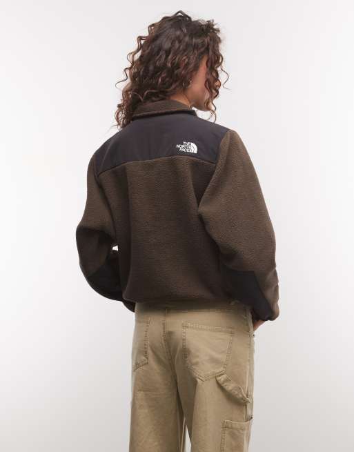 The North Face Retro Denali jack in bruin en zwart, 3 van 4