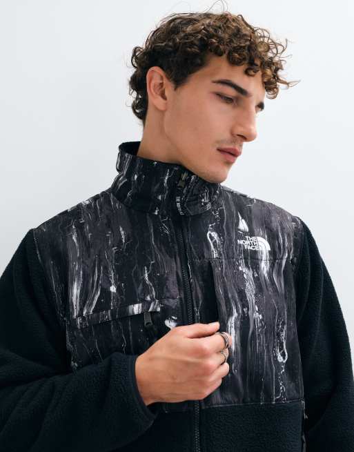 The North Face Retro Denali kurtka z czarnym nadrukiem, 2 z 5