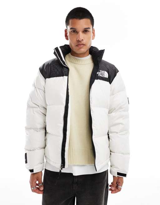 The North Face – Retro Nuptse – Kurtka ocieplana w kolorze złamanej bieli z nadrukiem tygrysa