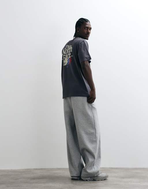 The North Face Retro Trail graphic T-shirt in grijs, 3 van 5