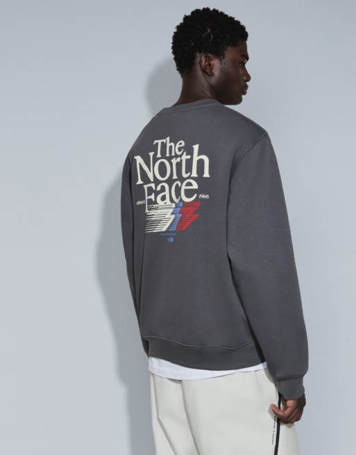 The North Face Retro trail relaxed crew neck sweatshirt in grey, 3 of 9
