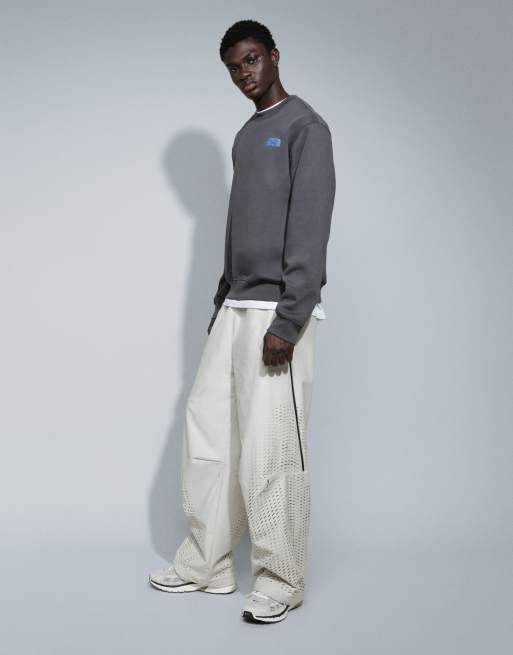 The North Face Retro trail relaxed crew neck sweatshirt in grey, 5 of 9