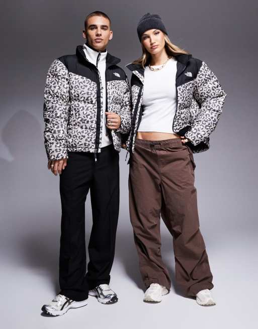 The North Face - Saikuru - Grå dynejakke med leopardprint og logo - Kun hos ASOS, 3 af 4