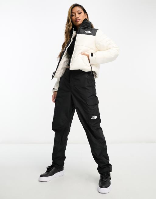 The North Face – Saikuru – Krämvit, kort pufferjacka, exklusivt hos ASOS, 2 av 4