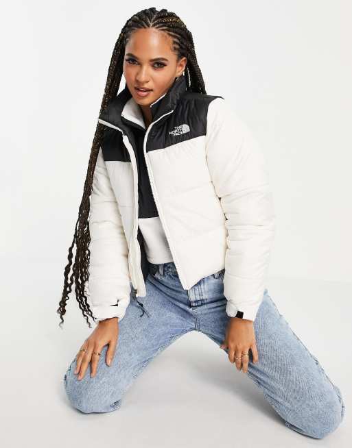 The North Face Saikuru Kurz geschnittene Jacke in gebrochenem WeiB exklusiv bei ASOS ASOS