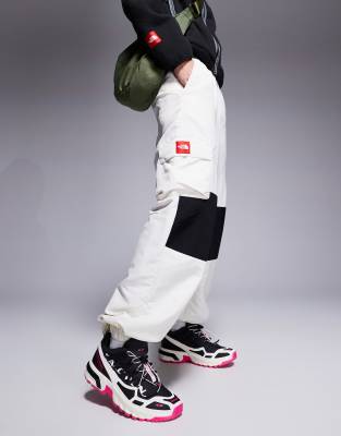 The North Face The North Face Seven Summits Himalayan cargo track pants in off white