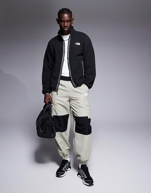The North Face Seven Summits Himalayan woven cargo pants in The North Face Seven Summits Himalayan woven cargo pants in