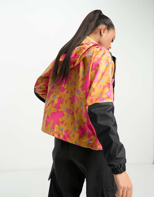 The North Face – Sheru – Shell-Jacke in Gelb mit Blumenmuster, exklusiv bei ASOS, 2 von 4