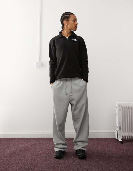 The North Face Shispare 1/4 zip logo fleece in black exclusive to ASOS, 2 of 4