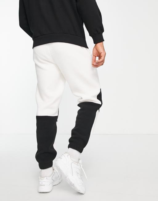 The North Face - Shispare - Joggingbukser i råhvid fleece - Kun hos ASOS, 2 af 4