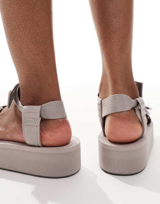 The North Face Skeena platform sandals in grey | ASOS